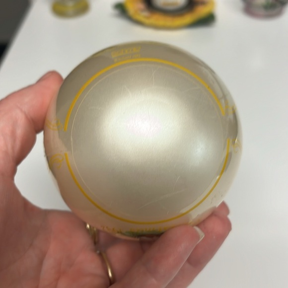 Vintage Hummel Christmas Ornament 1992 - Picture 8 of 9